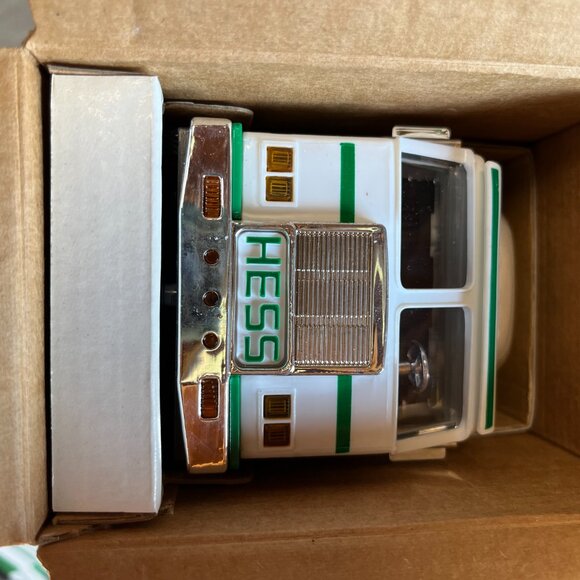 Hess 1997 Toy Truck with Racers – Original Box, Working Lights & Ramp - Picture 3 of 16